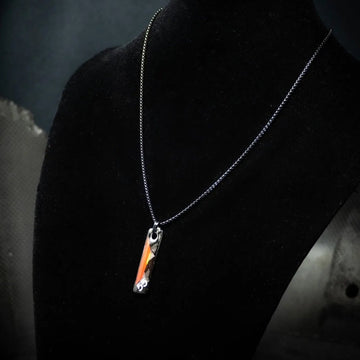 Chaine + Pendentif Véritable Carbone F1 Ferrari SF21 Carlos Sainz Jr. Kiu carsandme.com