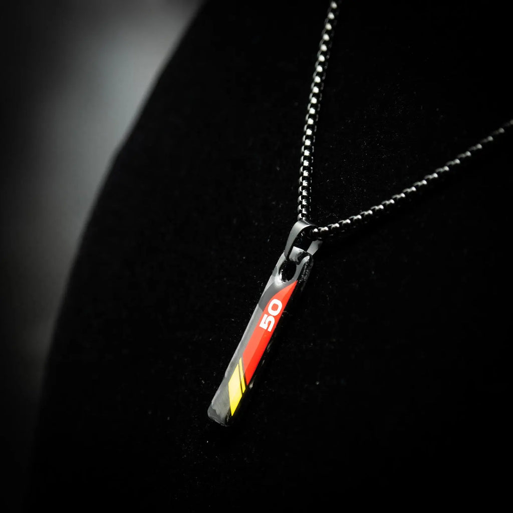 Chaine + Pendentif Véritable Carbone Hypercar 499P n°50 Kiu carsandme.com